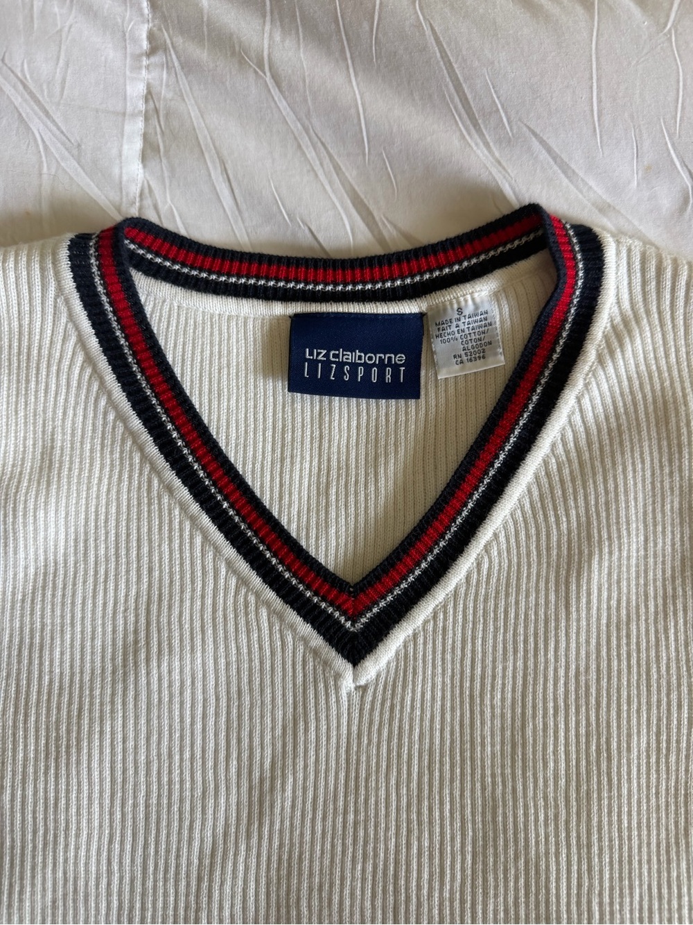 🎾🏸Liz Claiborne White V-Neck Ribbed Sweater Vest with Navy and Red Trim